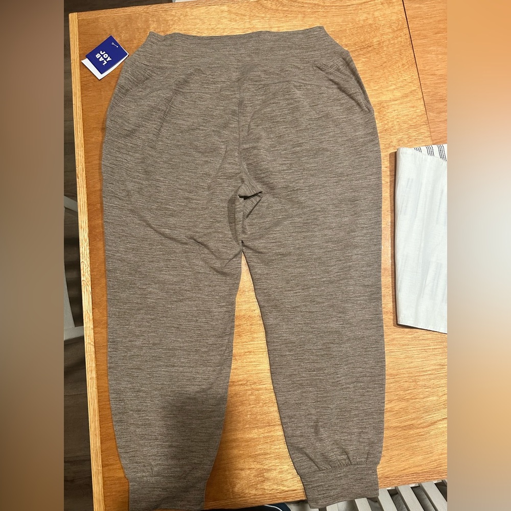 Woman’s 7/8 Joy Lab Joggers Light Brown with front pockets. Brand New with Tags